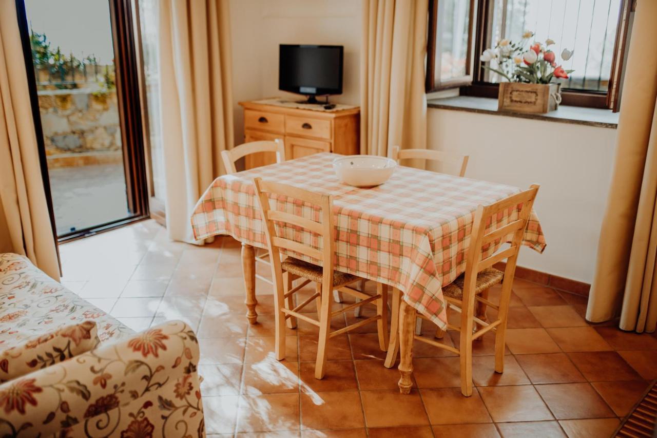 Residenza Golfo Degli Ulivi Aparthotel Caprioli Exterior foto