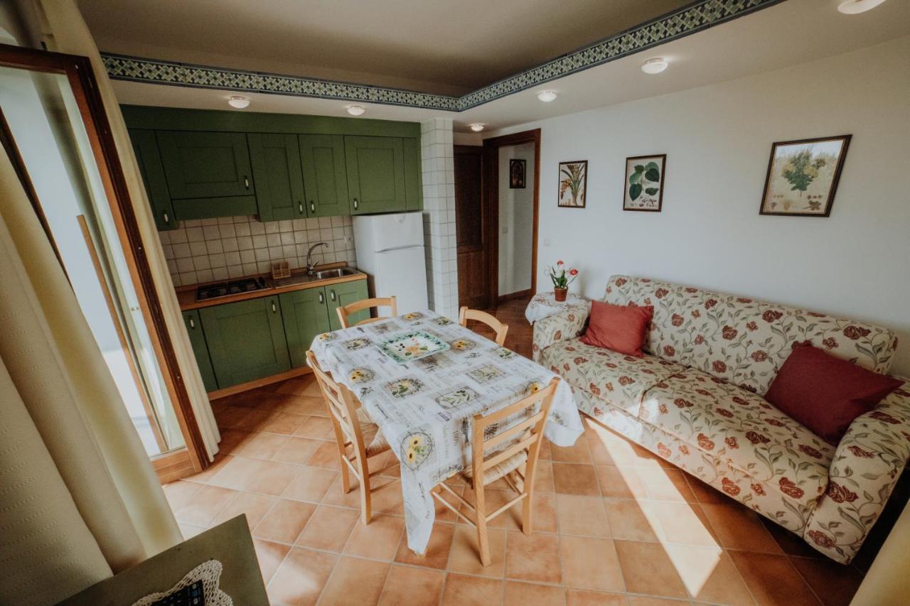 Residenza Golfo Degli Ulivi Aparthotel Caprioli Exterior foto